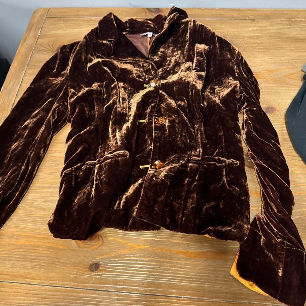 Elegant Velvet Blazer in Rich Brown
